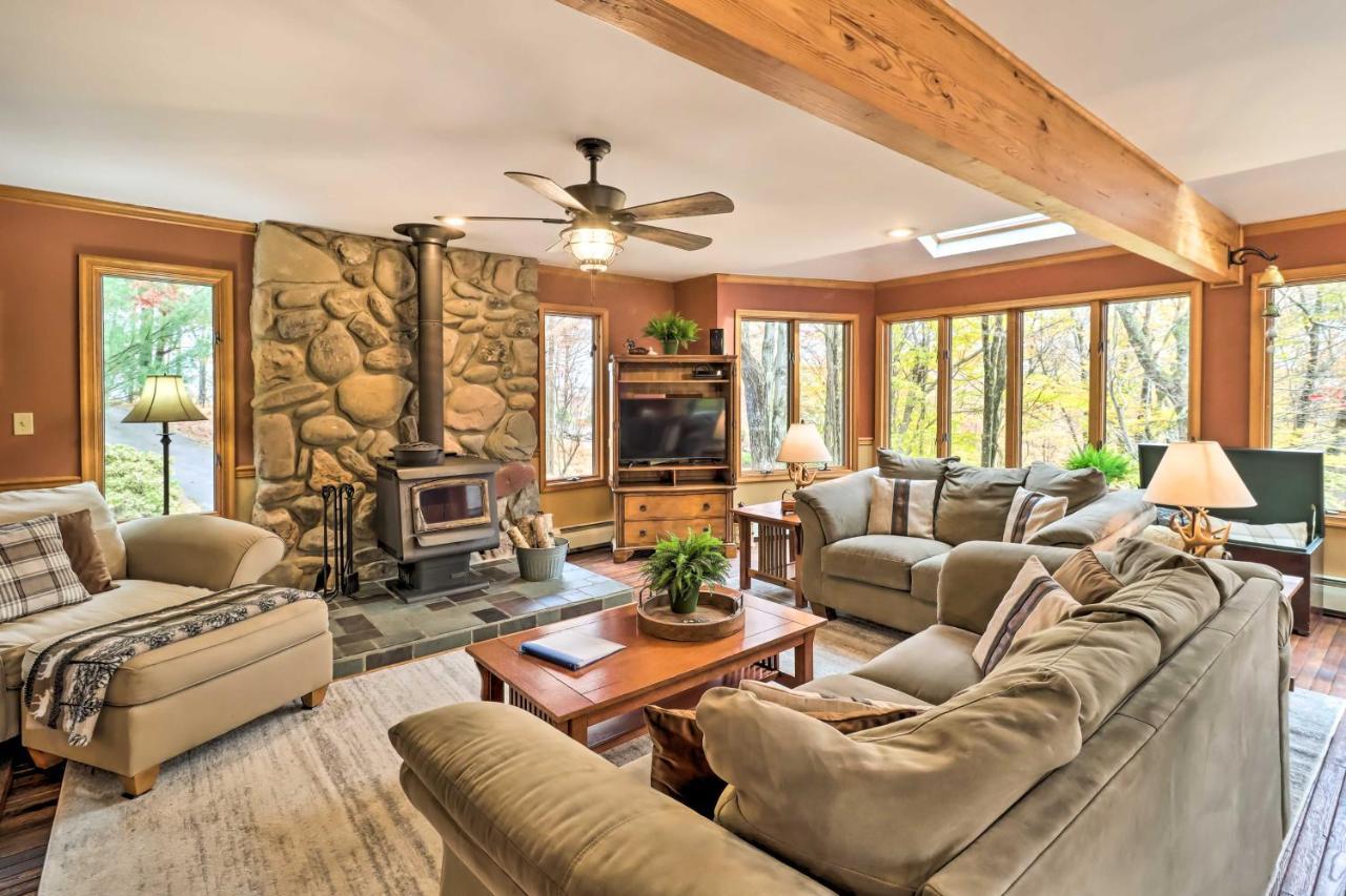 Pet-friendly Poconos Retreat With Outdoor Theater! Lake Harmony