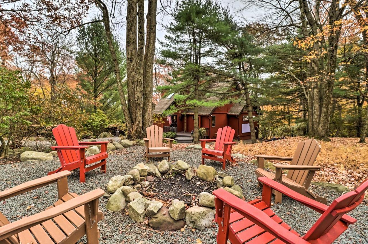 Casa de férias Pet-friendly Poconos Retreat With Outdoor Theater!
