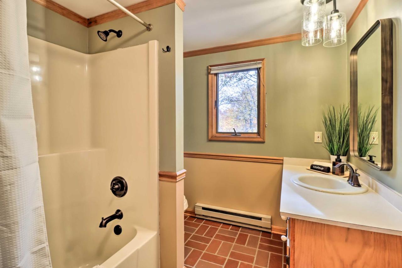 Pet-friendly Poconos Retreat With Outdoor Theater! * Lake Harmony