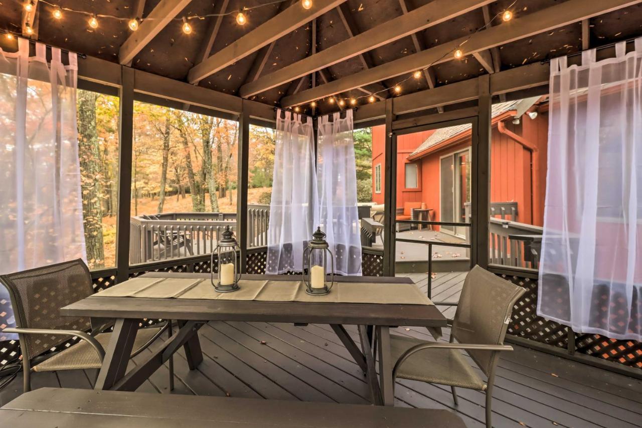 Pet-friendly Poconos Retreat With Outdoor Theater! Casa de férias Lake Harmony