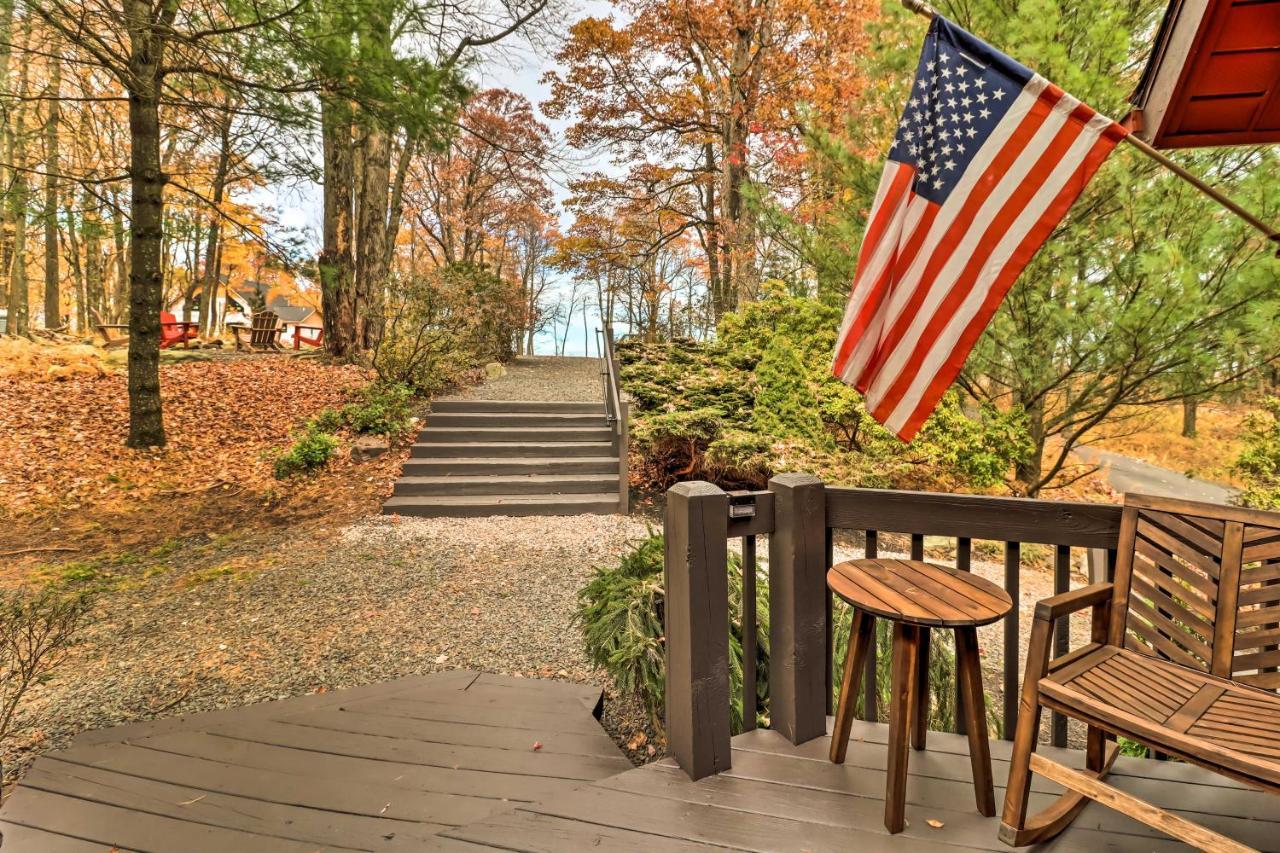 Pet-friendly Poconos Retreat With Outdoor Theater! Casa de férias Lake Harmony
