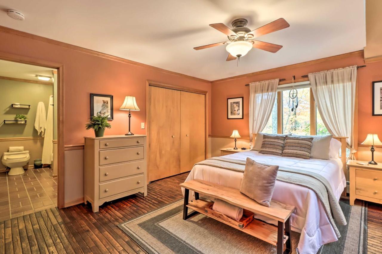 Pet-friendly Poconos Retreat With Outdoor Theater! Casa de férias *