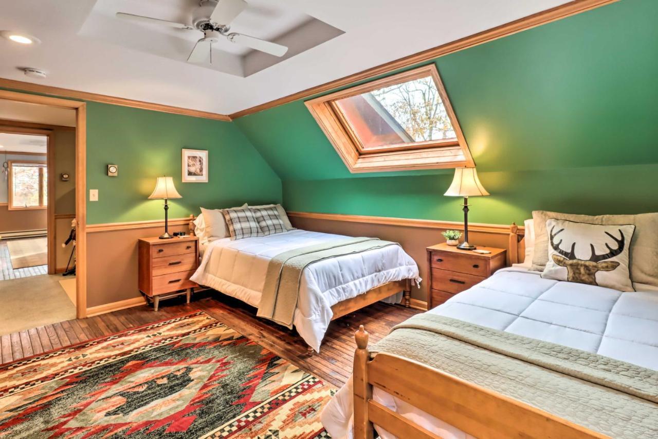 Pet-friendly Poconos Retreat With Outdoor Theater! Lake Harmony