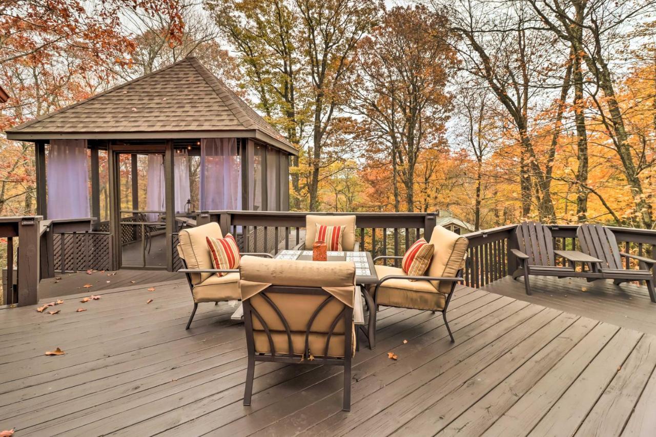 Pet-friendly Poconos Retreat With Outdoor Theater!