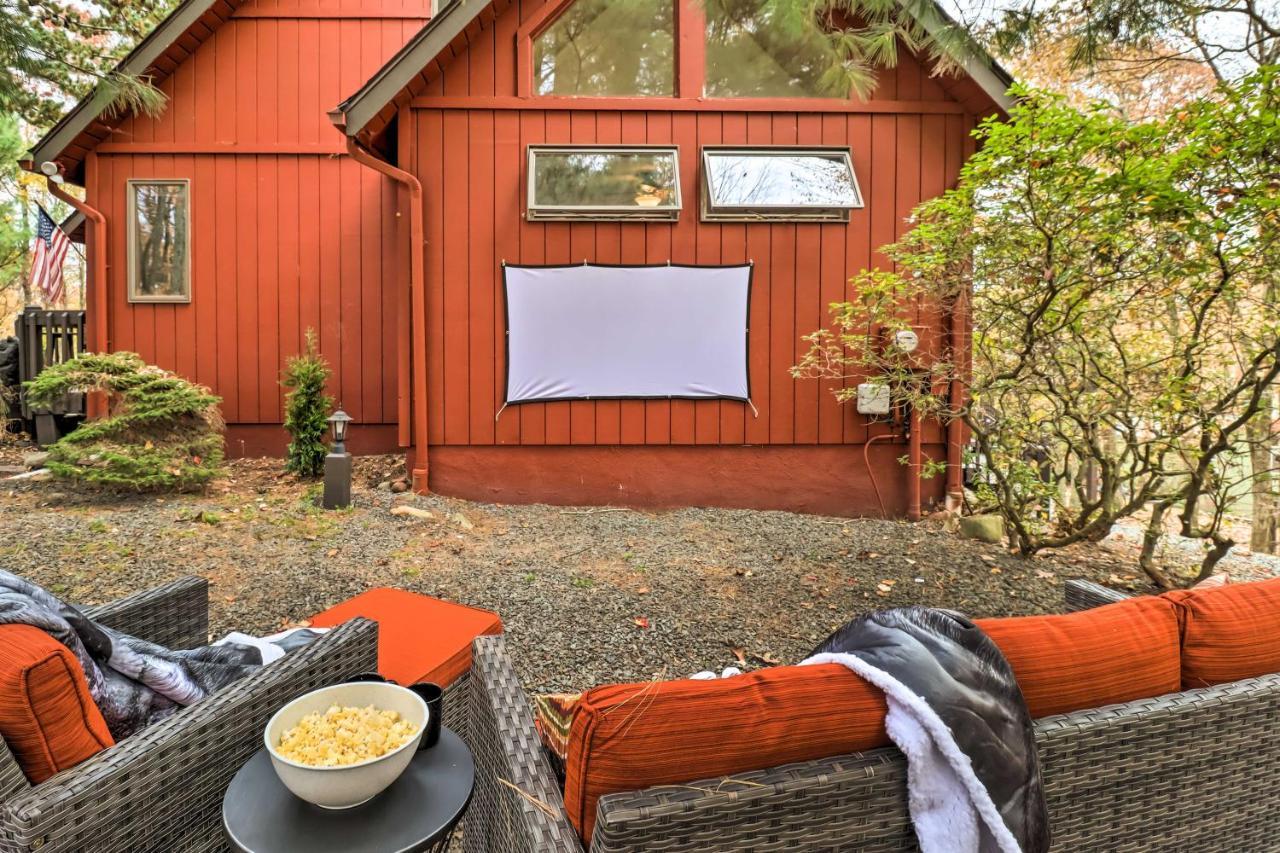 Pet-friendly Poconos Retreat With Outdoor Theater! Casa de férias