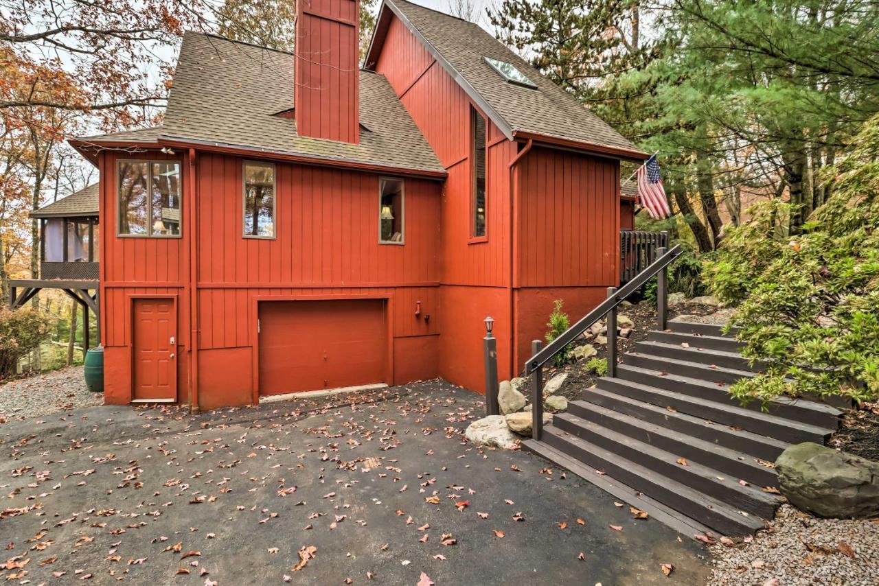 Pet-friendly Poconos Retreat With Outdoor Theater! Casa de férias Lake Harmony